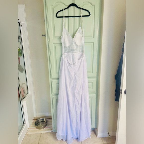 Elegant White Lace Women’s Dress - Picture 2 of 5